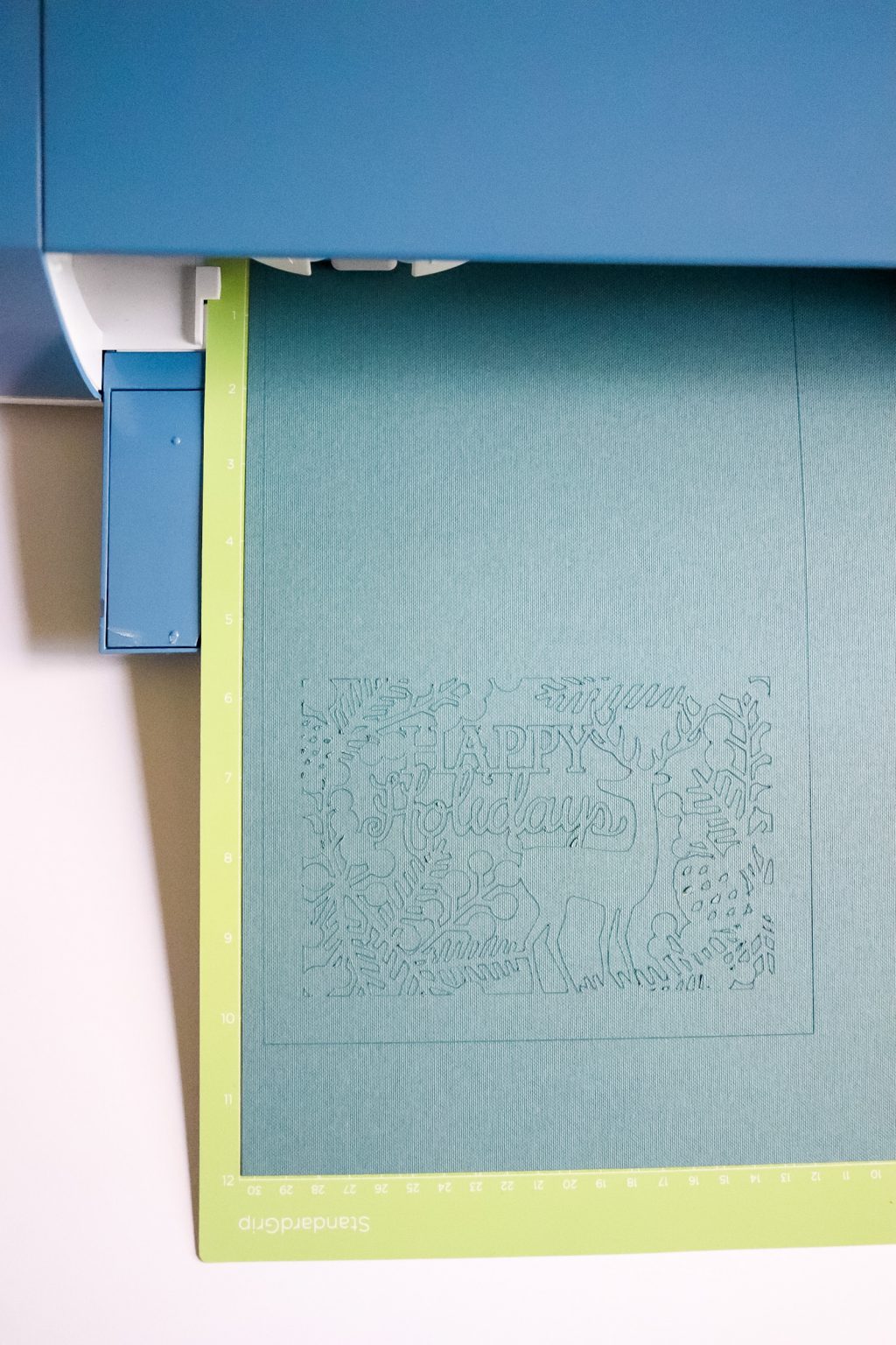 Gifting DIY holiday cards with the Cricut Explore Air 2. Porsha Carr Blog